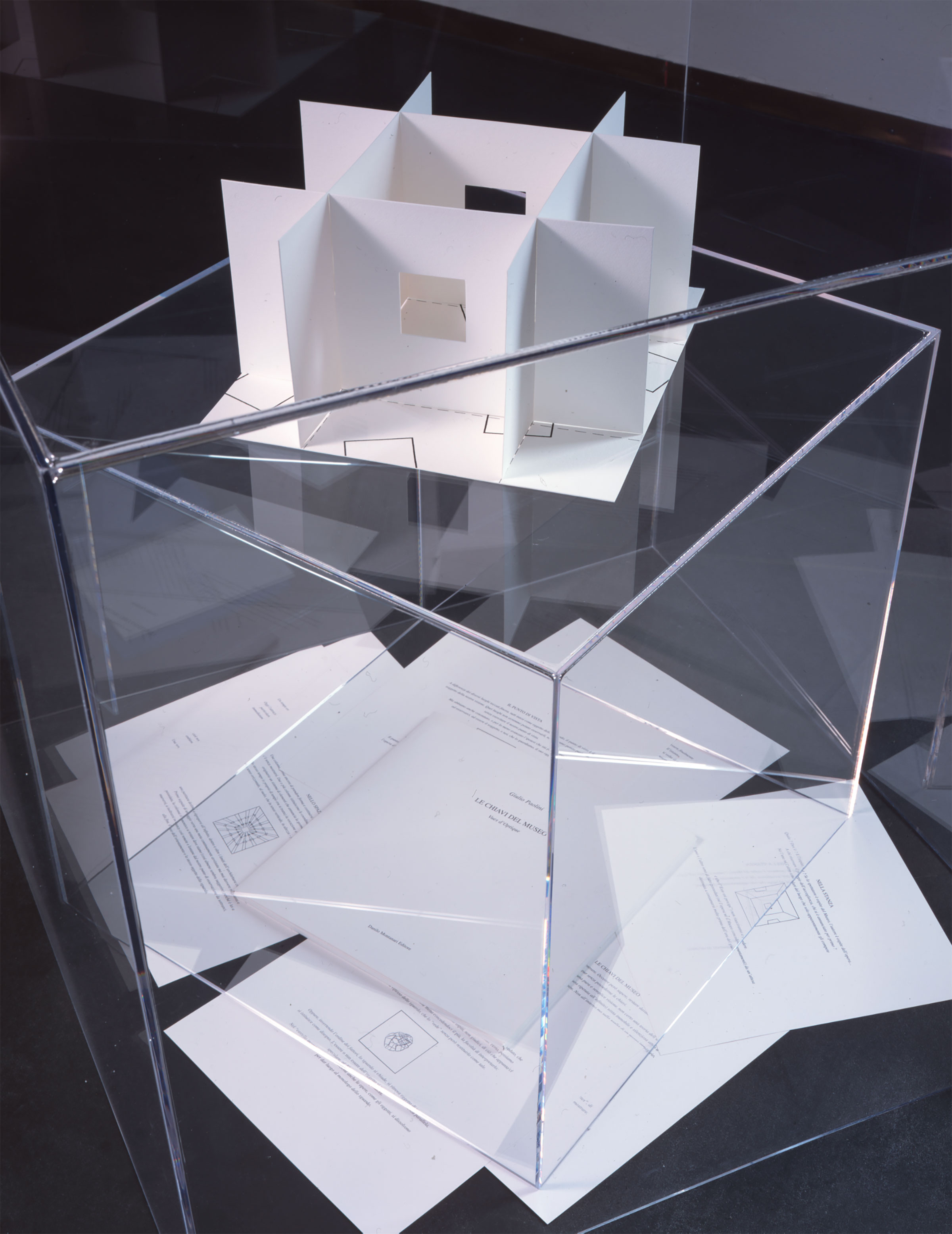 Giulio Paolini, Le chiavi del museo, 2004